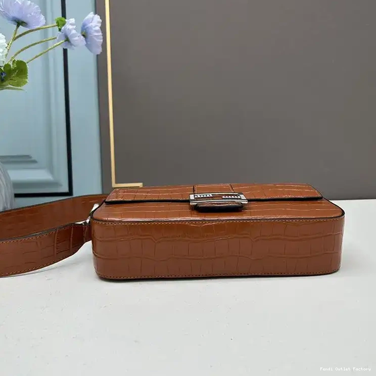 Vintage HOT Re-Edition Leather Fendi Bag Brown In Medium Crocodile Baguette 0428
